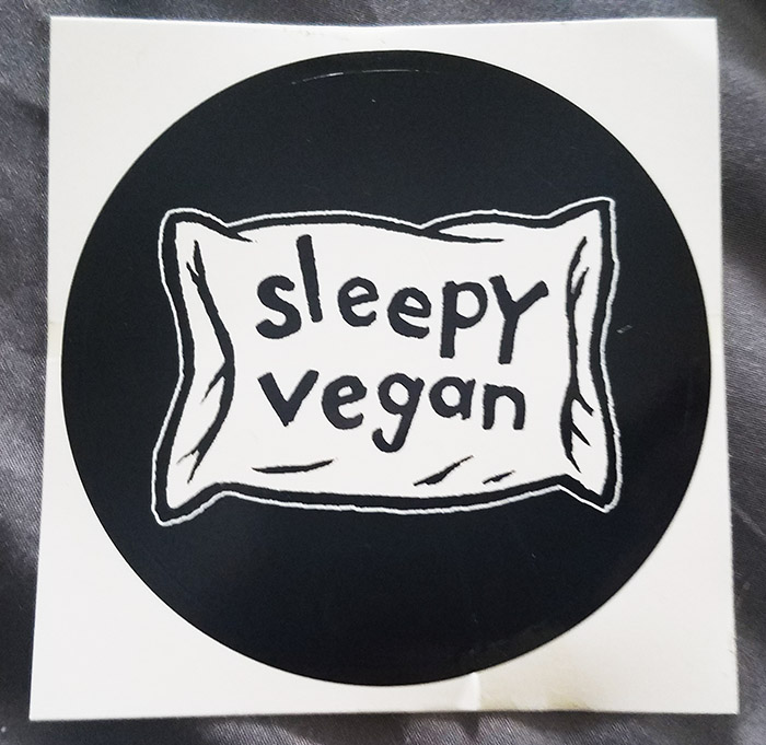 Sleepy Vegan - Design 2" Circular Sticker
