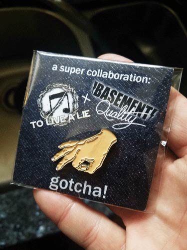 (image for) Gotcha Hands Game Enamel Pin